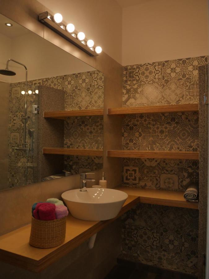 Sea Breeze-Vaporia-Syros Apartment Ermoupoli Bagian luar foto