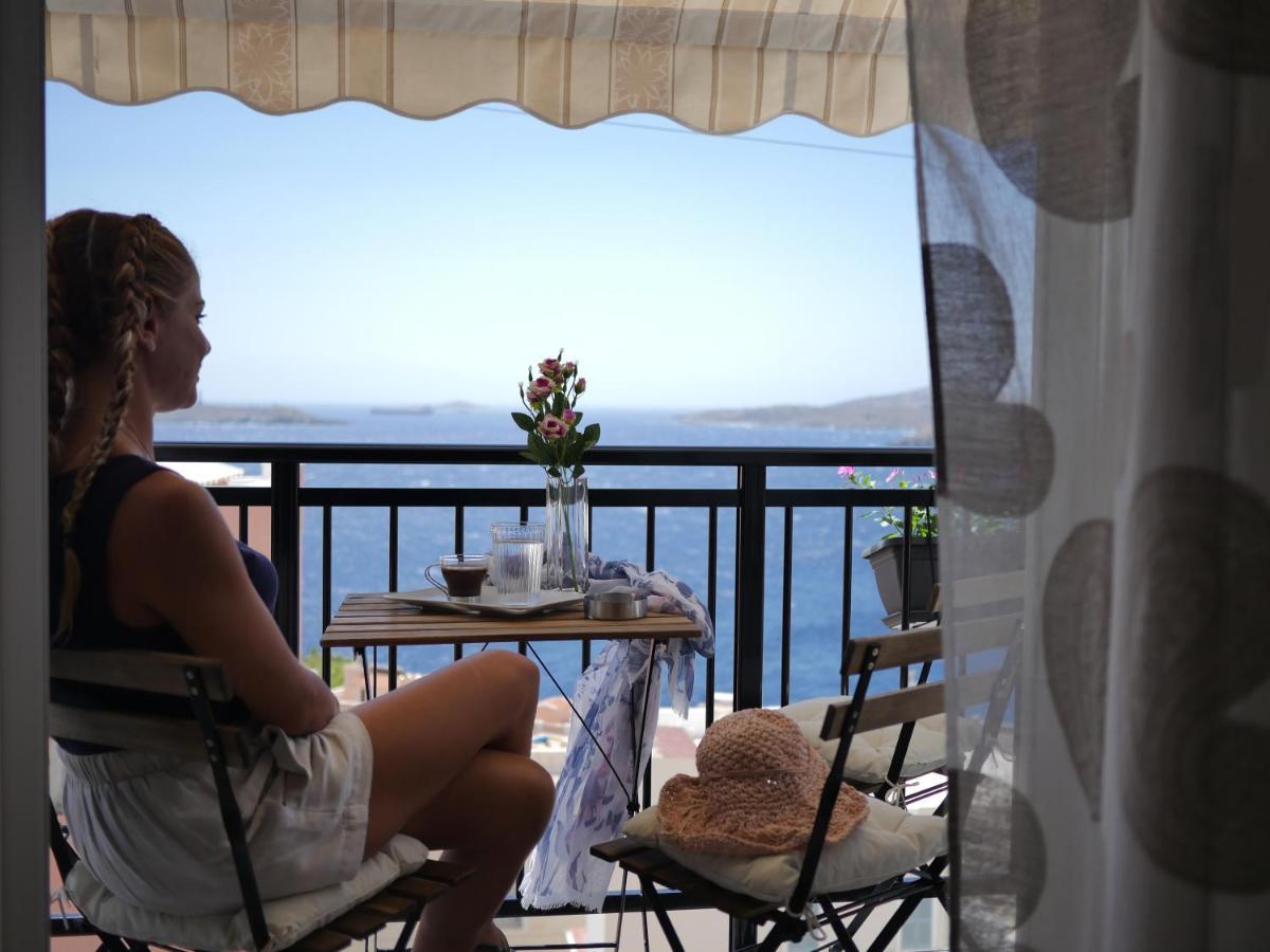 Sea Breeze-Vaporia-Syros Apartment Ermoupoli Bagian luar foto