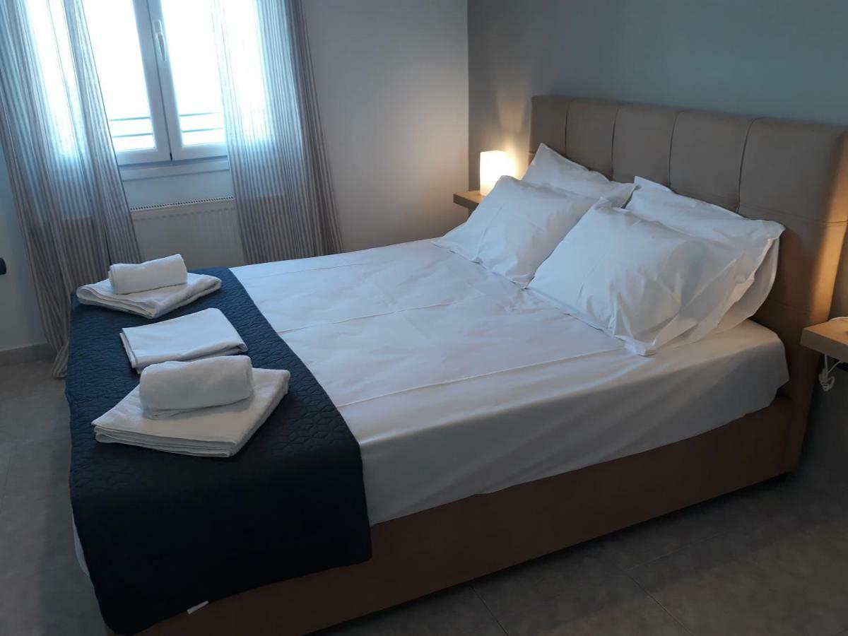 Sea Breeze-Vaporia-Syros Apartment Ermoupoli Bagian luar foto