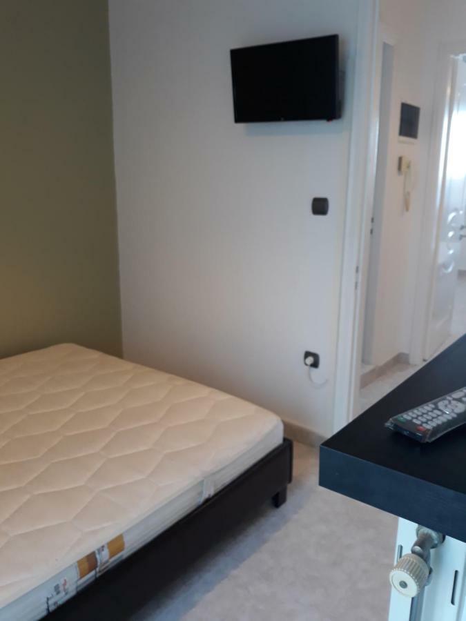 Sea Breeze-Vaporia-Syros Apartment Ermoupoli Bagian luar foto